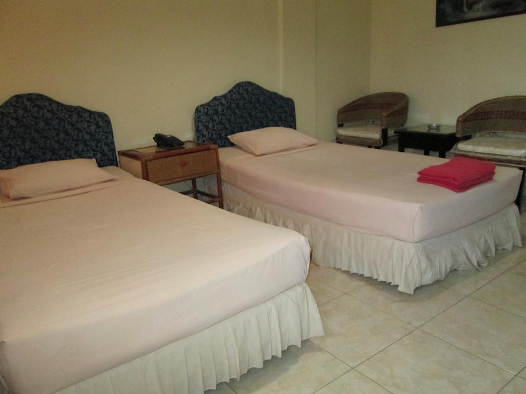 Hotel Istana Makassar Zimmer foto