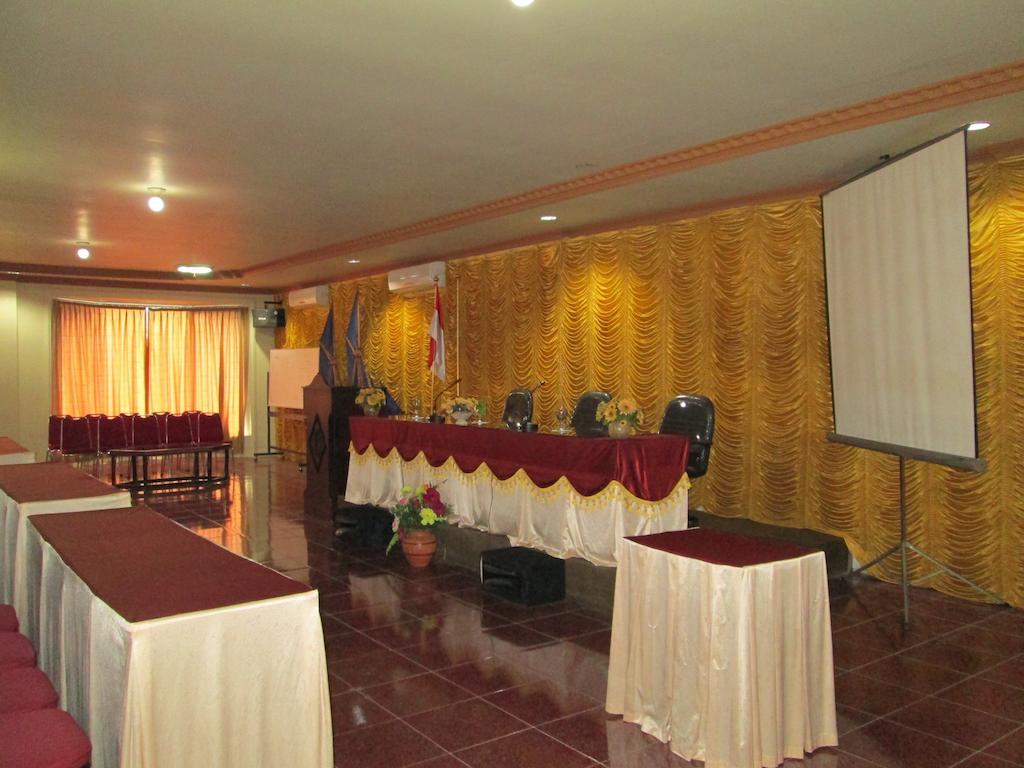 Hotel Istana Makassar Exterior foto